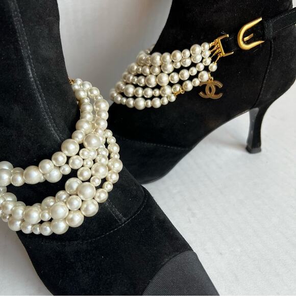 CHANEL 21A Suede Pearl String CC Charm Logo Ankle Bootie Boots Kitten Heel 35C - Picture 9 of 9